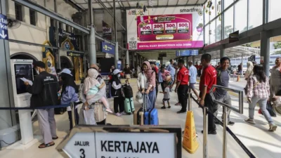 Jadwal Kereta Jarak Jauh Stasiun Pasar Senen Telat Sampai 2 Jam Lebih, Ini Pemicunya!