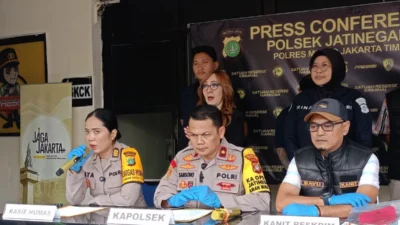 Kapolsek Jongkat Sambang Duka ke Kediaman Korban Penganiayaan Maut di Mempawah
