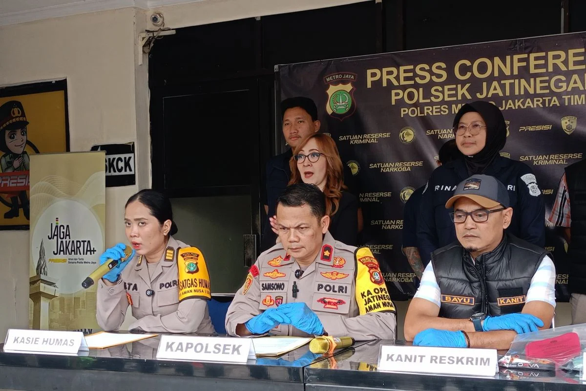 Kapolsek Jongkat Sambang Duka ke Kediaman Korban Penganiayaan Maut di Mempawah