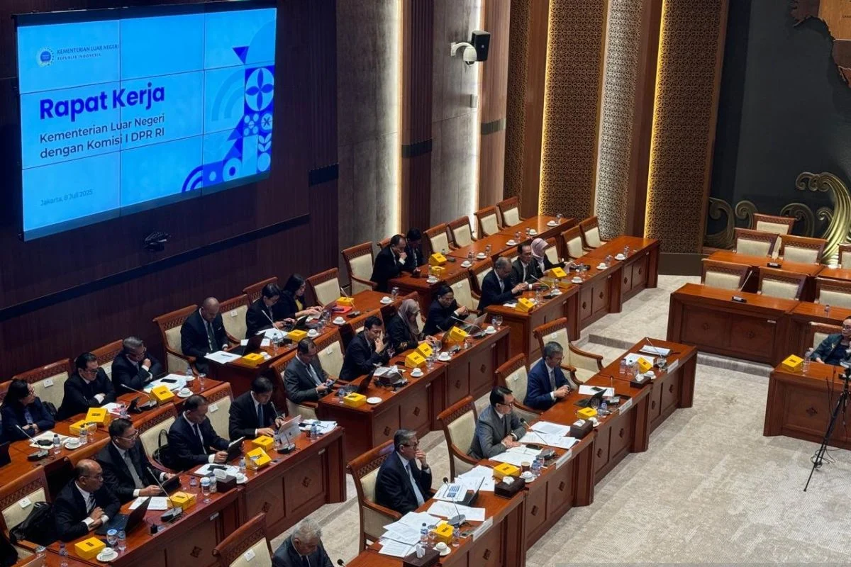 Kemenlu Upayakan Semua Jalur Diplomasi untuk Bebaskan 9 WNI di Israel: Upaya Gencar Pemerintah