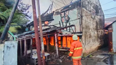 Korsleting Listrik Pecah, Rumah Guru PPPK di Cisompet Hangus Terbakar Saat Subuh – Simak Detail Kejadian!