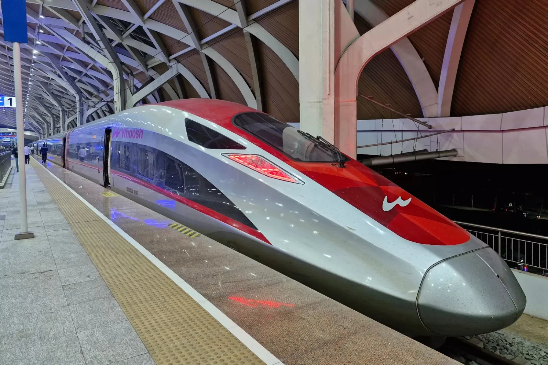 Long Weekend Adha Adha, Kereta Cepat Jakarta-Bandung Beroperasi Lebih Malam dengan 68 Jadwal per Hari, Masyarakat Lebih Dimudahkan