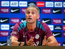 Luis Enrique Gigit Persiapan PSG: Dari Skandal Totti hingga Taktik Inovatif Lawan Arsenal