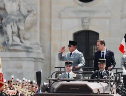 Megahnya Penyambutan Presiden Prabowo di Paris: Pasukan Berkuda hingga Jabat Tangan Akrab dengan Macron