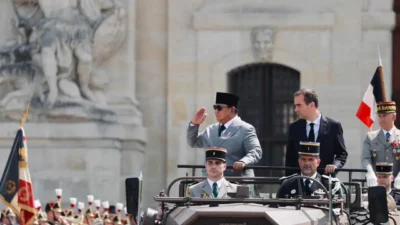 Megahnya Penyambutan Presiden Prabowo di Paris: Pasukan Berkuda hingga Jabat Tangan Akrab dengan Macron