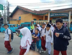 Menebar Literasi di Jalanan Kota Serang: Aksi PIB Untirta dalam Membuka Sekolah Pinggir Jalan