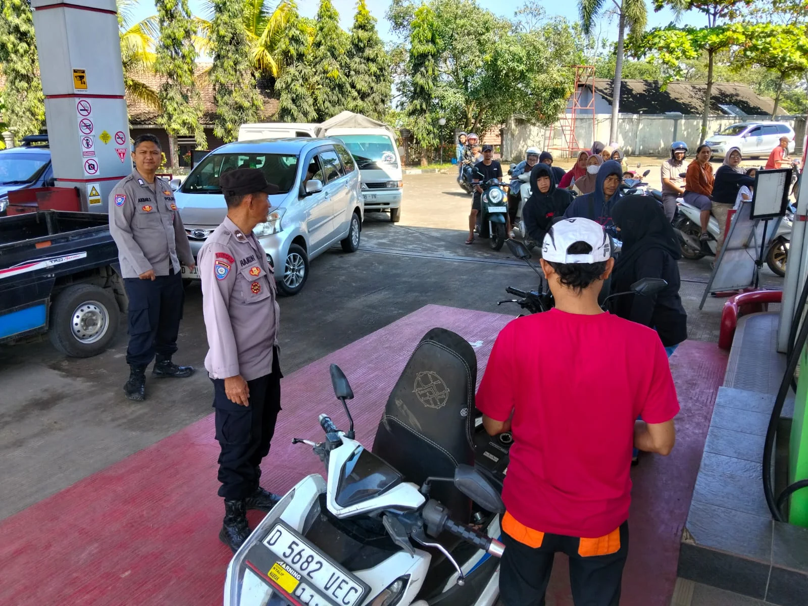 Patroli Cikancung Intensif: Anggota Piket Fungsi Polsek Cikancung Polresta Bandung Tegakkan Keamanan di Wilayah Binaan