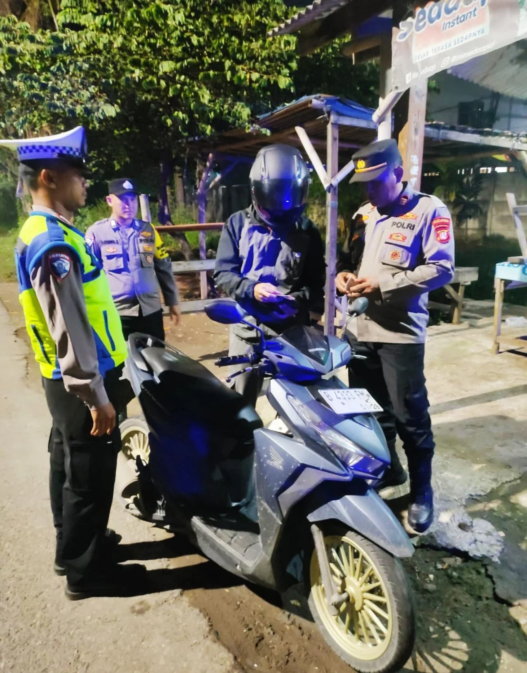 Patroli Dini Hari Polsek Sumberjaya Persempit Ruang Gerak Pelaku Kejahatan, Warga Rasakan Keamanan Meningkat