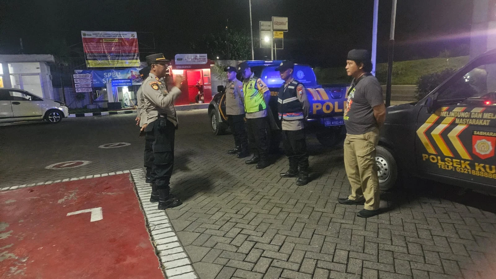 Patroli Malam Polsek Kotabaru Sambangi Obyek Vital SPBU, Warga Diingatkan Tetap Waspada