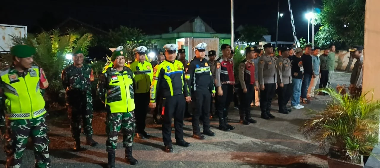 Patroli Malam Polsek Pameungpeuk Ciptakan Kamtibmas Kondusif bagi Masyarakat