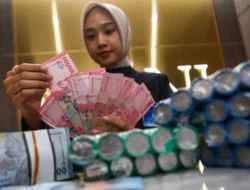 Pelemahan Rupiah Bisa Berdampak ke Sektor Riil dan Daya Beli Masyarakat, Apa yang Harus Dilakukan?