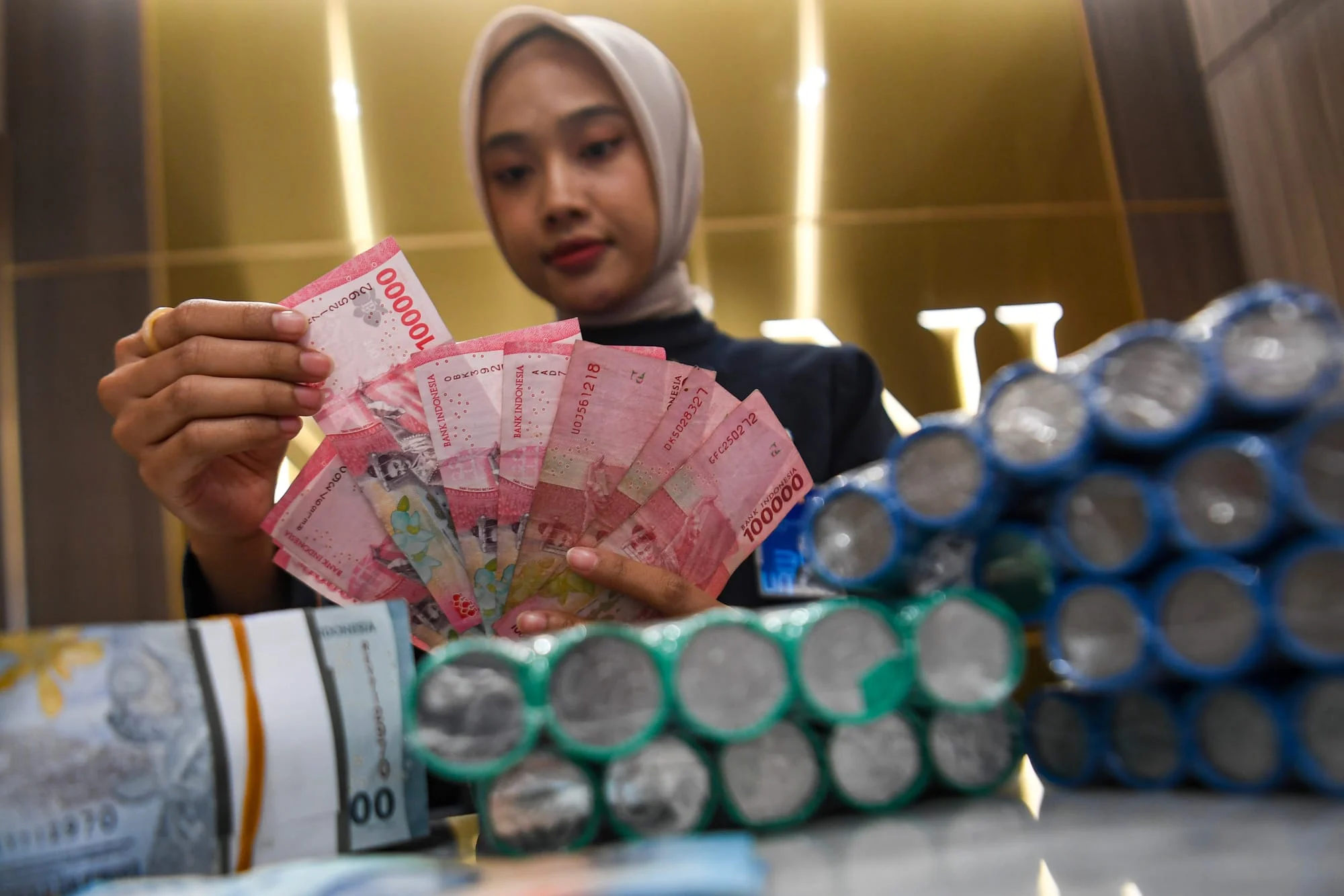 Pelemahan Rupiah Bisa Berdampak ke Sektor Riil dan Daya Beli Masyarakat, Apa yang Harus Dilakukan?