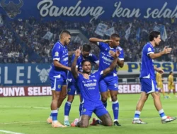 Persib Bandung Libas PSM Makassar di Menit Terakhir, Kukuh di Puncak Klasemen