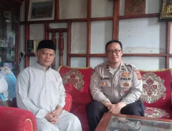 Polisi Pacet Gencar Kunjungan: Saat Sambangi Tokoh Agama Bhabinkamtibmas Polsek Pacet Sosialisasikan Lapor Pak Kapolresta Bandung, Warga Diminta Waspada!