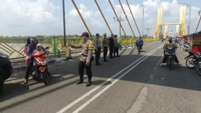 Polsek Ibun Gencarkan Antisipasi Premanisme dan Peredaran Miras dengan Sambang Jukir serta Warung: Keamanan Masyarakat Meningkat