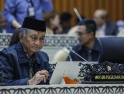 Raker Menhub dan Komisi V DPR Bahas Kecelakaan Kereta di Bekasi Timur: Mencari Solusi untuk Meningkatkan Keselamatan Transportasi