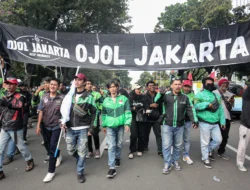 Ratusan Pengemudi Ojol Ngadu ke DPRD Solo, Keluhkan Tingginya Potongan Aplikator