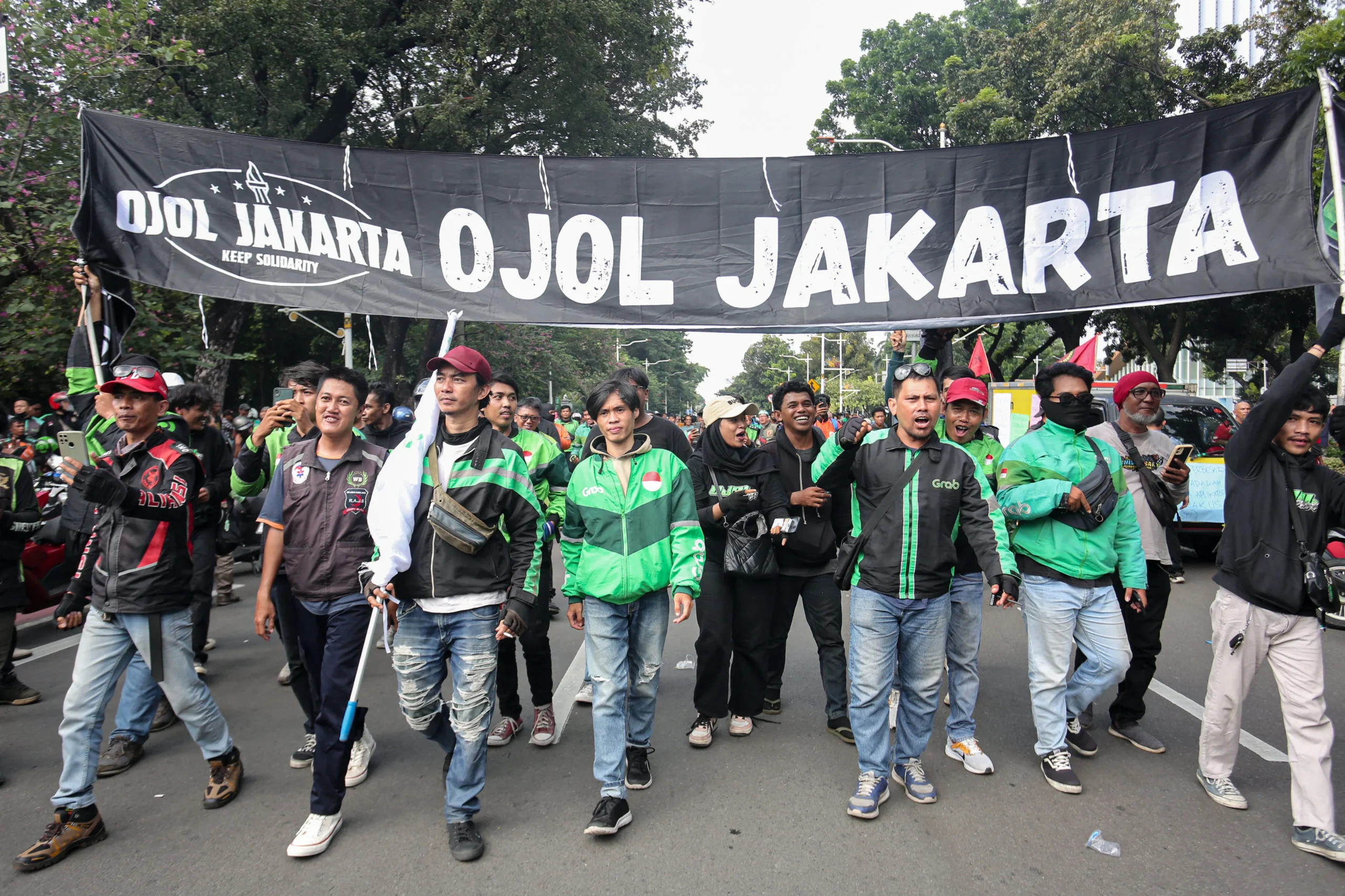 Ratusan Pengemudi Ojol Ngadu ke DPRD Solo, Keluhkan Tingginya Potongan Aplikator