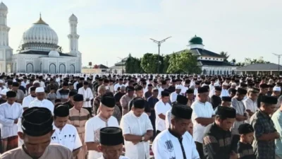 Ribuan Jamaah Merayakan Idul Adha, Wakil Bupati Natuna Hadiri Sholat di Masjid Baitul Izzah dengan Sambutan Menginspirasi
