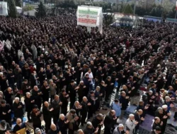 Ribuan Warga Iran Gelar Salat Iduladha di Tengah Ketegangan Politik: Khidmat, Penuh Semangat Perjuangan