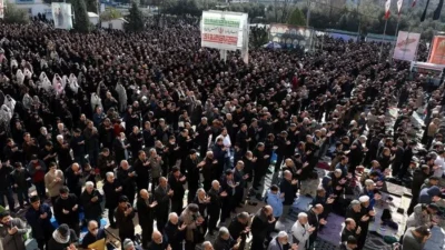 Ribuan Warga Iran Gelar Salat Iduladha di Tengah Ketegangan Politik: Khidmat, Penuh Semangat Perjuangan
