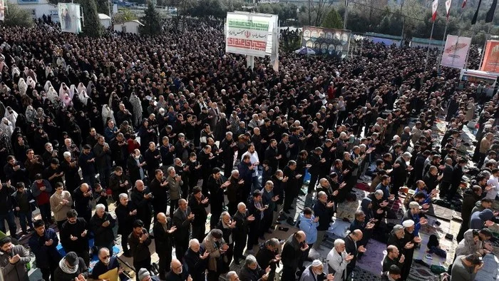 Ribuan Warga Iran Gelar Salat Iduladha di Tengah Ketegangan Politik: Khidmat, Penuh Semangat Perjuangan