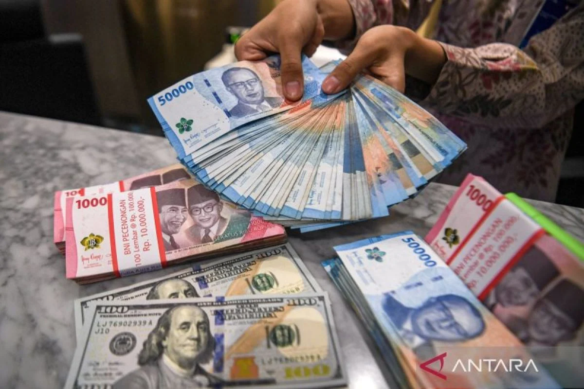 Rupiah Hancur Menyentuh Rp17.600 Per Dolar AS, Bank Indonesia Hadapi Pilihan Suku Bunga BI-Rate Hari Ini