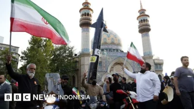 Situasi Global: Penurunan Mahasiswa Internasional, Ketegangan Iran, Krisis Politik di Inggris, dan Momen Olahraga serta Peringatan Nasional