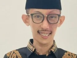 Syahri Perokok Ternyata Beri Makan Sapi dalam Game Saat Rapat DPRD Jember, Politisi Gerindra Dikritik