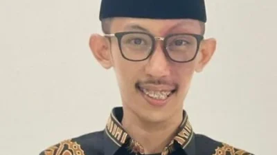 Syahri Perokok Ternyata Beri Makan Sapi dalam Game Saat Rapat DPRD Jember, Politisi Gerindra Dikritik