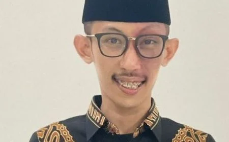 Syahri Perokok Ternyata Beri Makan Sapi dalam Game Saat Rapat DPRD Jember, Politisi Gerindra Dikritik