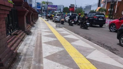 Trotoar Kartini Jadi Pasar: Ludi Tanarto Mendesak Penataan Instan agar Kota Batu Tetap Menarik