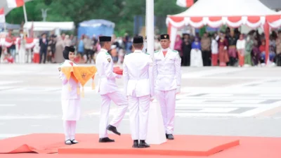 UNDIP Menggelar Upacara Penuh Haru Memperingati Kepergian Prof. Ir. Johannes Hutabarat