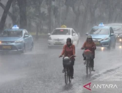 Waspada Hujan Petir di 7 Kota Besar Indonesia, Ramalan Cuaca Selasa 19 Mei