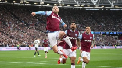 West Ham relegasi: VAR kontroversial, prediksi superkomputer, dan spekulasi transfer menambah drama akhir musim