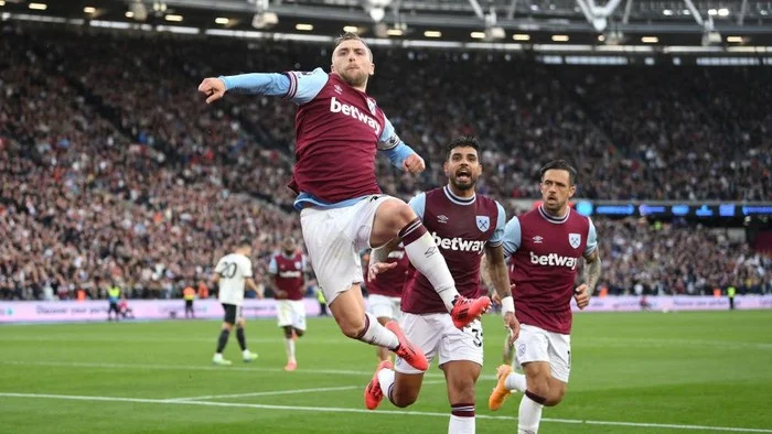 West Ham relegasi: VAR kontroversial, prediksi superkomputer, dan spekulasi transfer menambah drama akhir musim