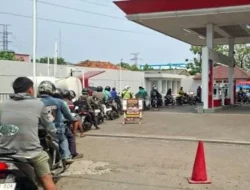 Antrean Panjang, Harga Dapur Meroket: Warga Jakarta Geliat di Tengah Beban Bensin