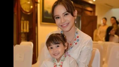 Bikin Gagal Fokus, Rossa Bagikan Momen Bareng Anak Angkatnya, Netizen: Mirip Banget! – Kebahagiaan Keluarga Penyanyi Tanah Air