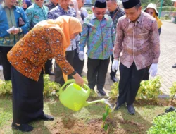 Ekoteologi Jambi: Dirjen Pendis Apresiasi Program, Tekankan Komitmen Merawat Pohon Hingga Berbuah