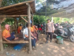 Kamtibmas Desa Cimekar Tingkatkan Kewaspadaan lewat Duduk Bareng Warga Binaannya