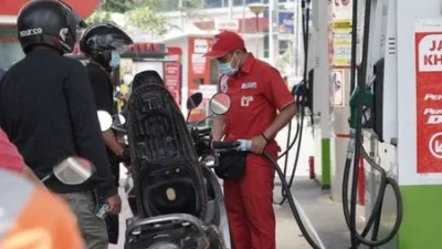 Kenaikan Harga BBM Tengah Malam Guncang Konsumen: Pertamax Meroket ke Rp16.250 per Liter
