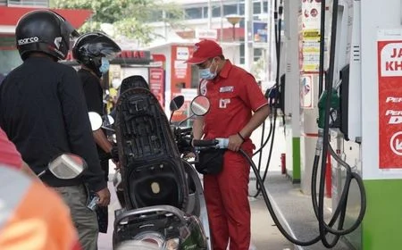 Kenaikan Harga BBM Tengah Malam Guncang Konsumen: Pertamax Meroket ke Rp16.250 per Liter
