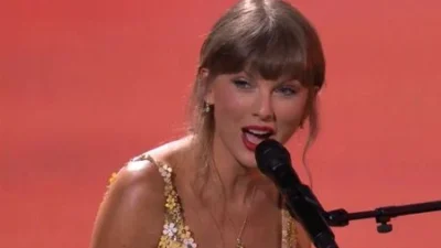 Momen Taylor Swift Nyanyikan Soundtrack Toy Story 5, Sebut Film Mahakarya: Penampilan Memukau di Premiere Los Angeles