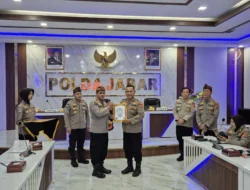 Patroli Sambang: Rutinitas Anggota Unit Binmas Polsek Solokanjeruk Polresta Bandung Perkuat Keamanan Desa