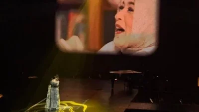 Raisa Kenang Mendiang Ibu dan Vidi Aldiano di Konser Love and Let Go: Ketidakhadiran Ibu Nyaring Banget