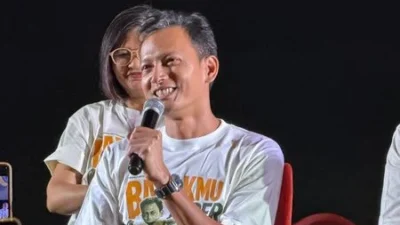 Fedi Nuril Beraksi Unik: Ngobrol Bareng Ikan Demi Trailer Bapakmu Kiper