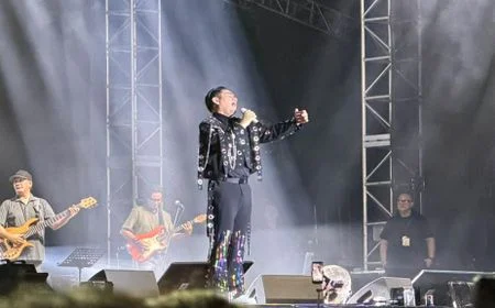King Nassar Mengguncang Social Chic 2026 dengan Aksi Panjat Tiang Panggung, Penonton Serukan Oppa Kiyowo!